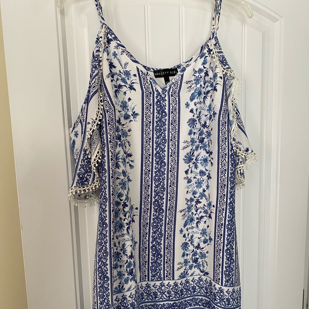 Pretty blue and white dress, size large